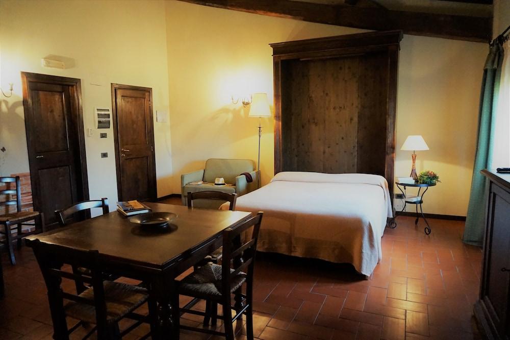 Agriturismo Antico Borgo Poggitazzi 테라누오바 브라씨올리니 외부 사진