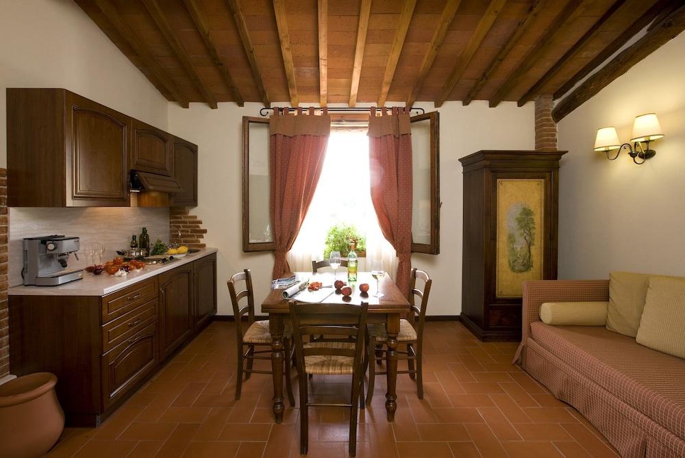 Agriturismo Antico Borgo Poggitazzi 테라누오바 브라씨올리니 외부 사진